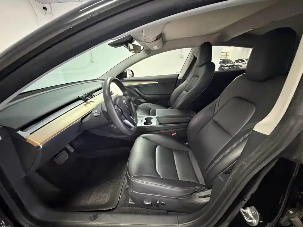Tesla Model 3 — фото 4