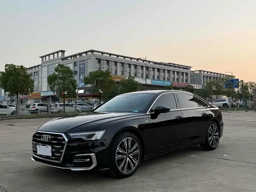 Audi A6L — фото 1