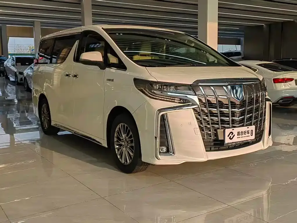 Toyota Alphard — фото 4