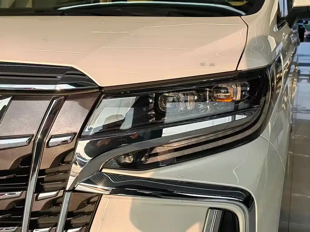 Toyota Alphard — фото 7