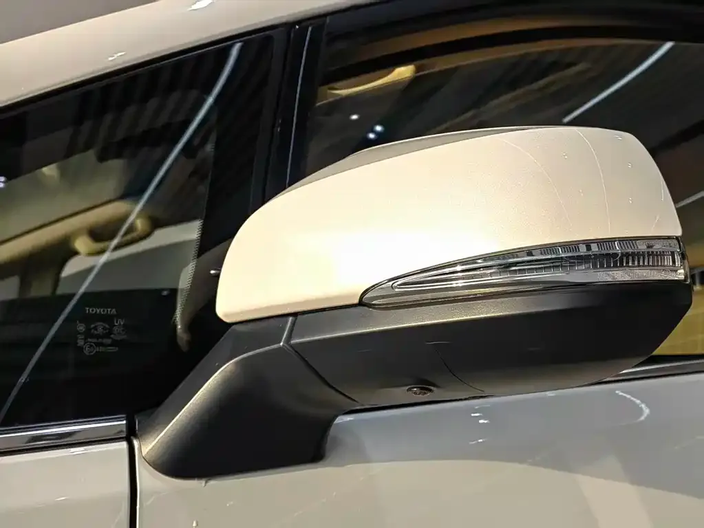 Toyota Alphard — фото 2