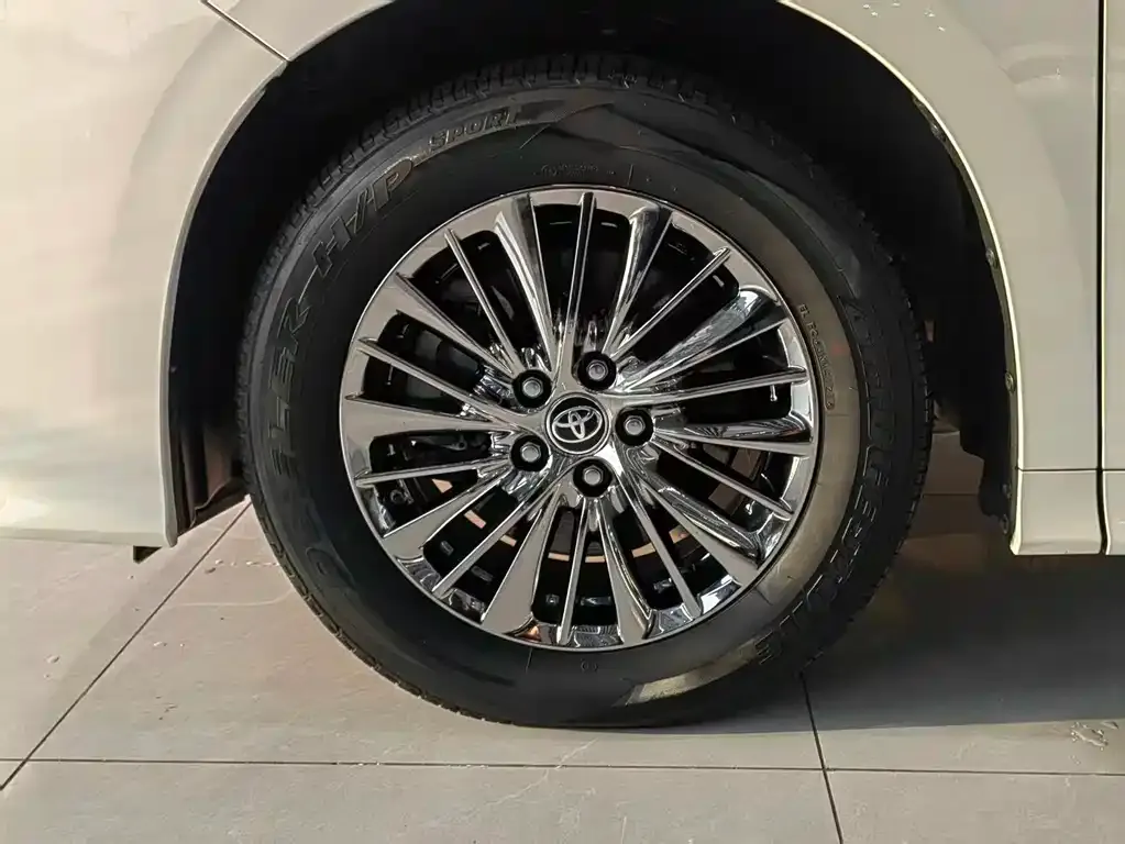 Toyota Alphard — фото 8