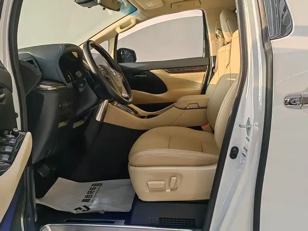 Toyota Alphard — фото 6