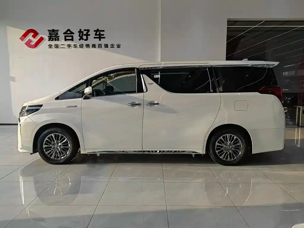 Toyota Alphard — фото 5