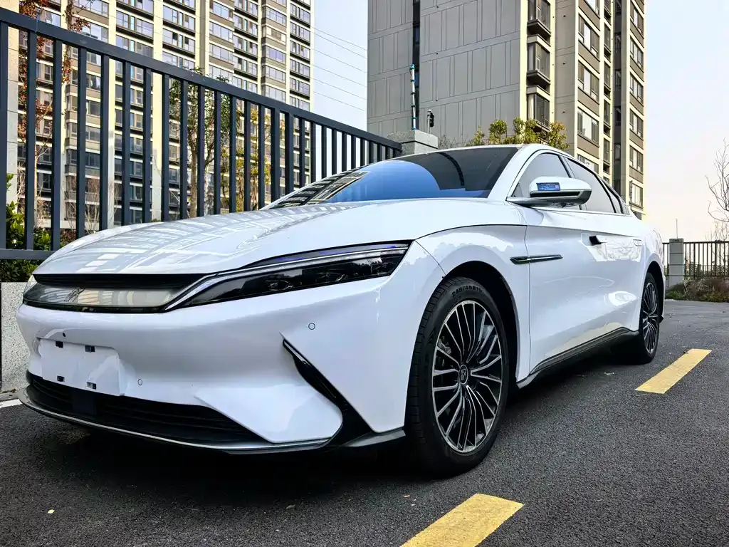 BYD Han — фото 1