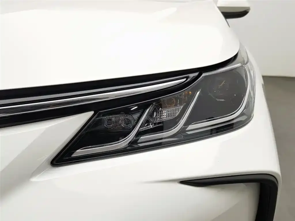 Toyota Corolla — фото 10