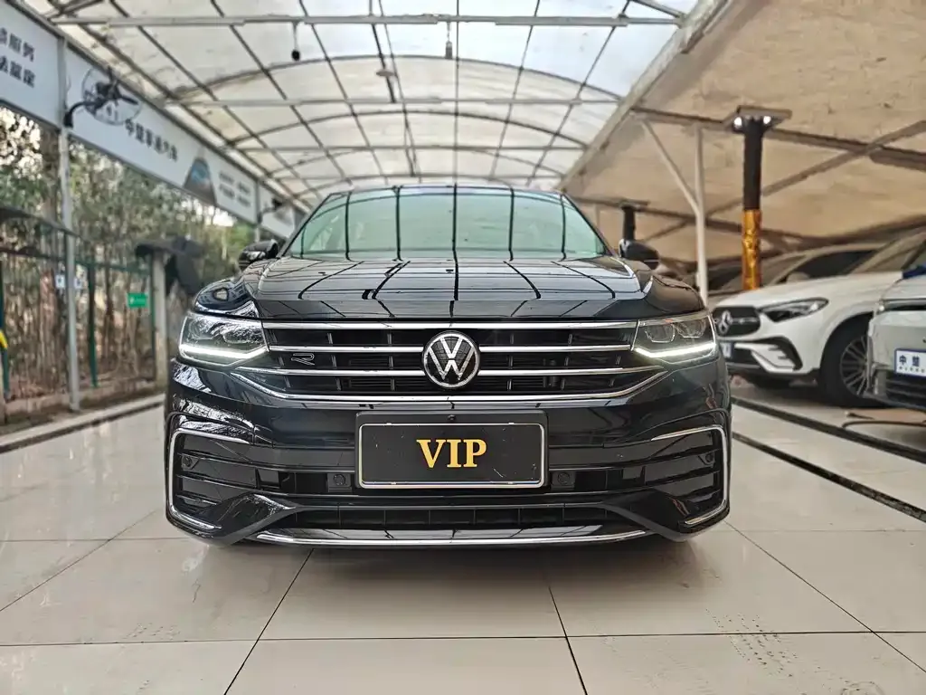 Volkswagen Tiguan L — фото 2