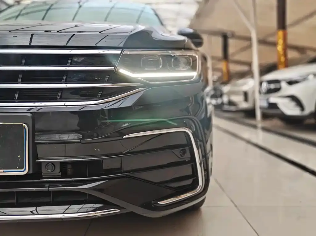 Volkswagen Tiguan L — фото 3