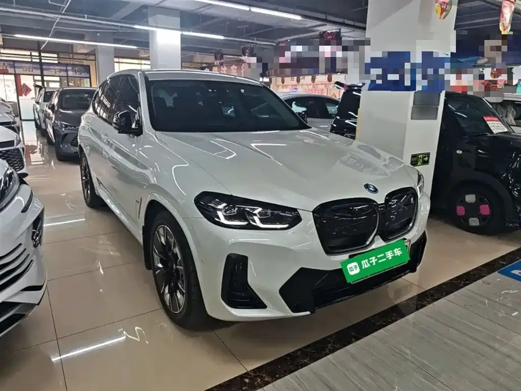 BMW iX3 — фото 9