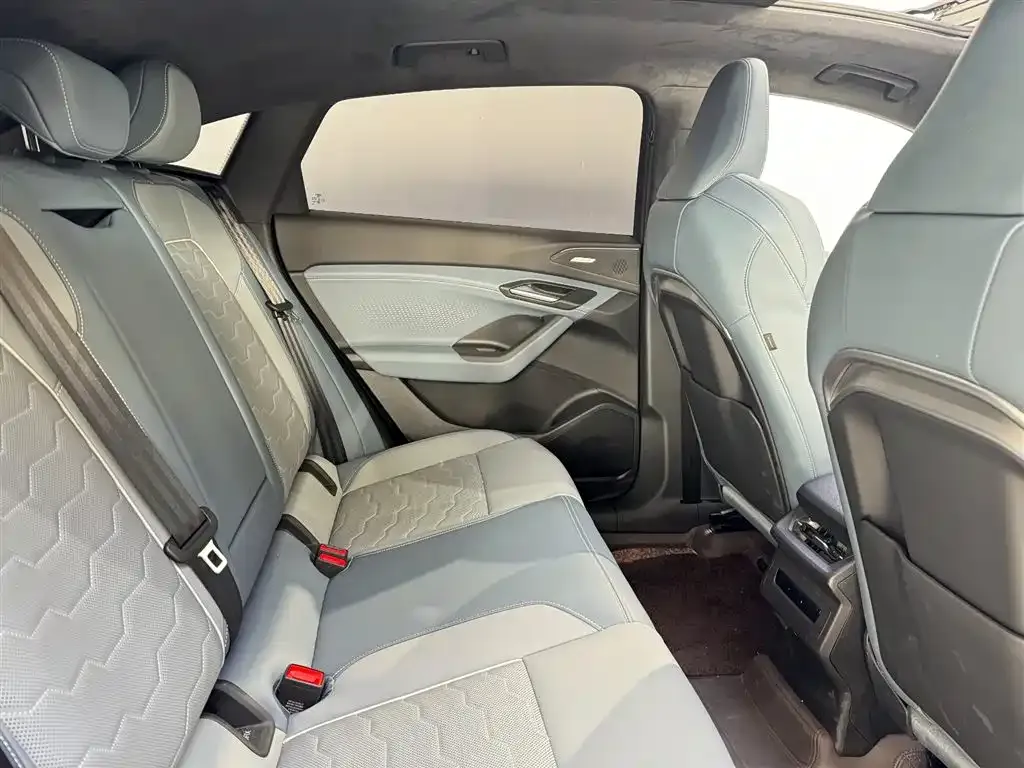 Audi Q6L Sportback e-tron — фото 7
