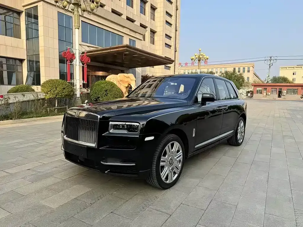 Rolls-Royce Cullinan — фото 1