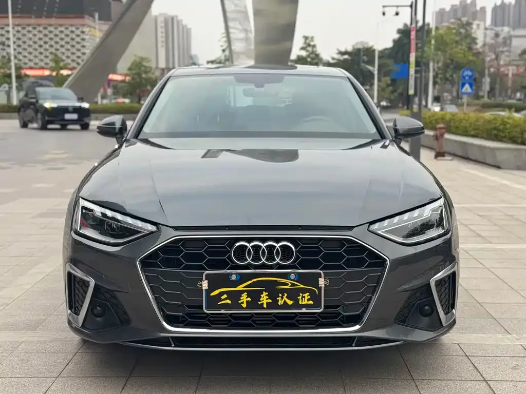 Audi A4L — фото 1