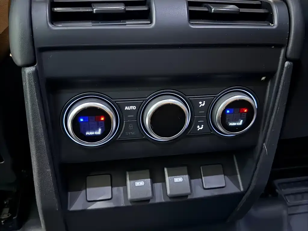 Land Rover Defender — фото 10