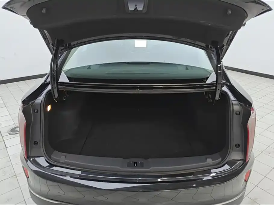 Hongqi E-QM5 — фото 3