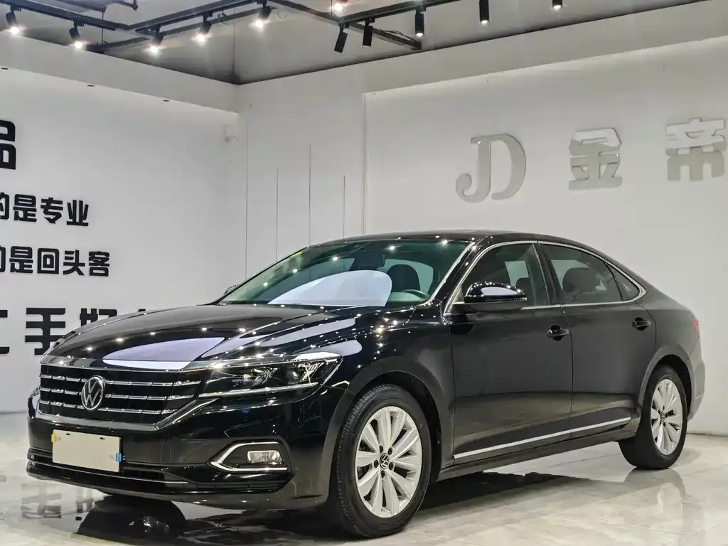 Volkswagen Passat — фото 1