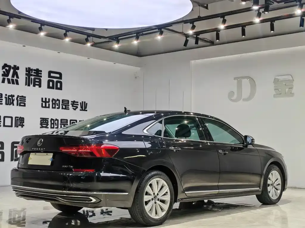 Volkswagen Passat — фото 7