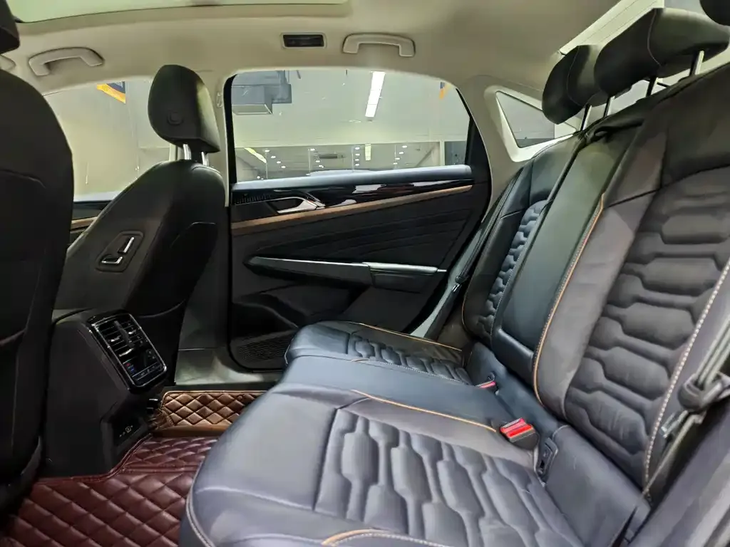 Volkswagen Passat — фото 6