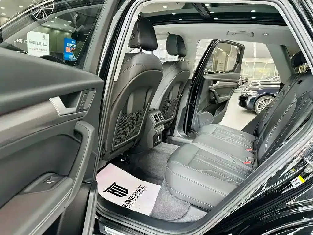 Audi Q5L — фото 10