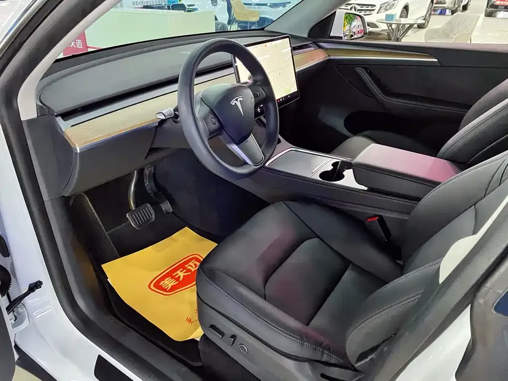 Tesla Model Y — фото 3