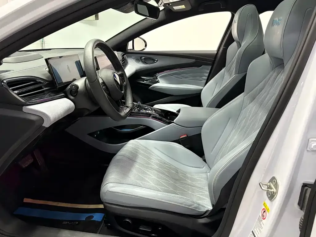 BYD Seal — фото 10