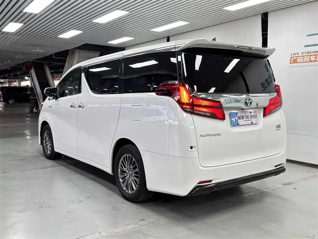 Toyota Alphard — фото 6