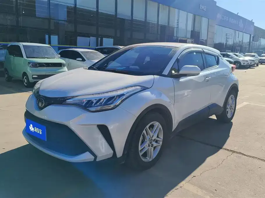 Toyota C-HR — фото 1