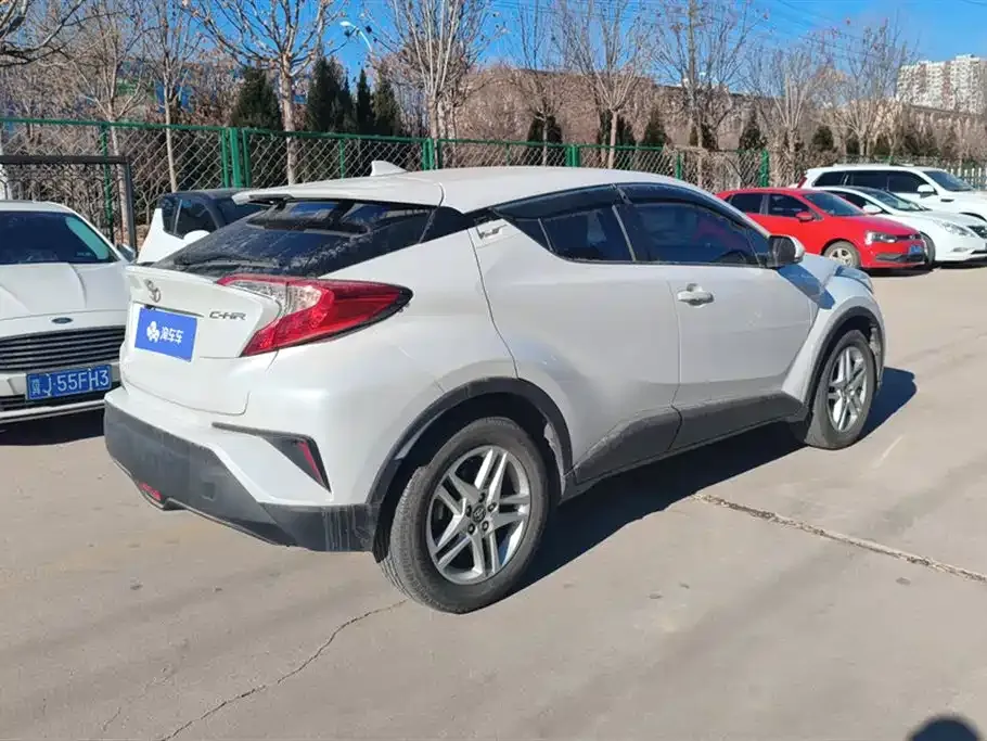 Toyota C-HR — фото 5