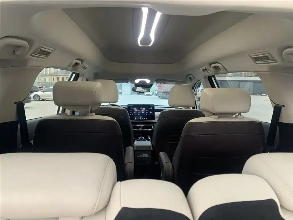 BYD MAX New Energy — фото 10