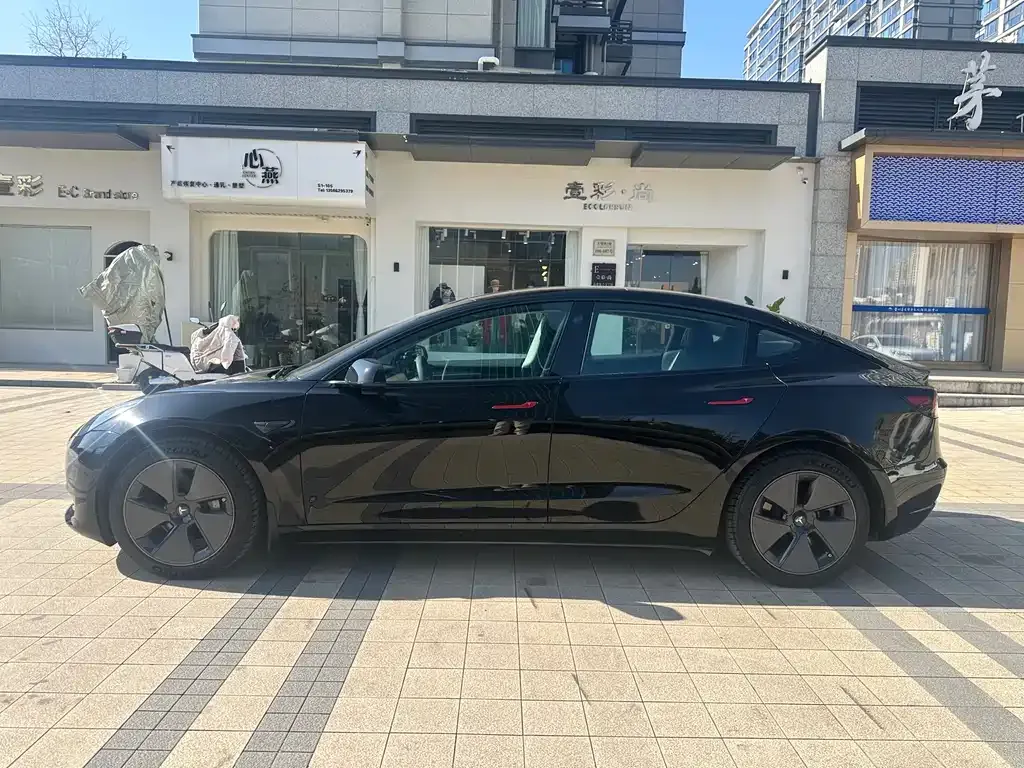 Tesla Model 3 — фото 9