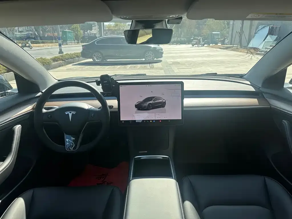 Tesla Model 3 — фото 5