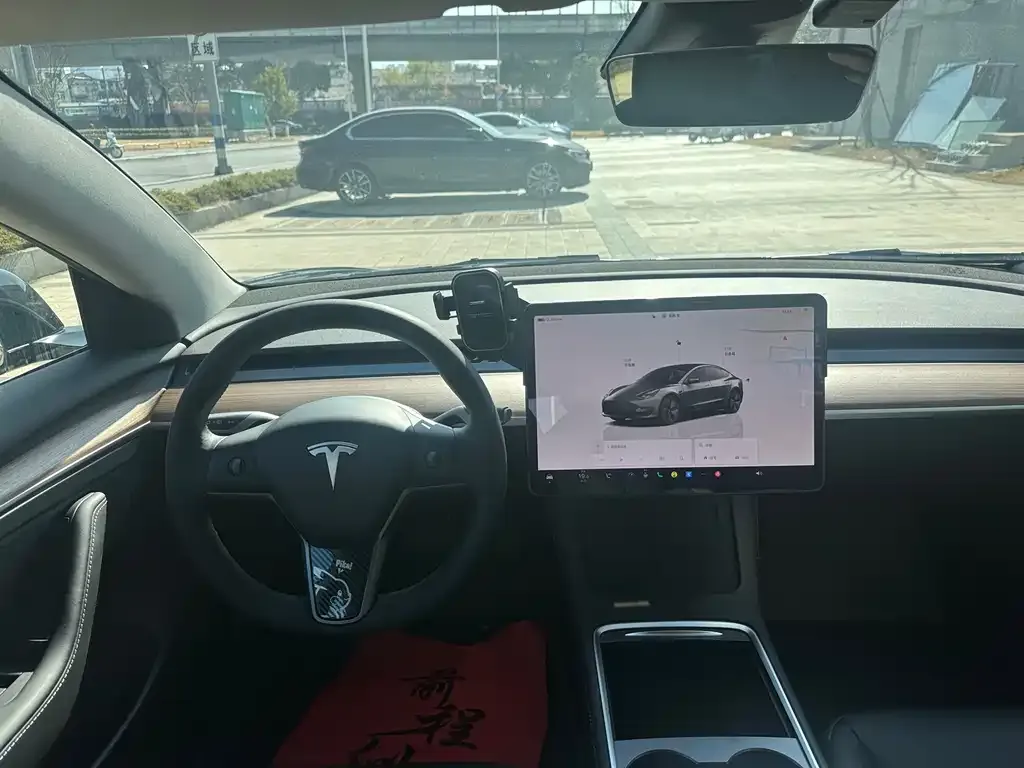 Tesla Model 3 — фото 3