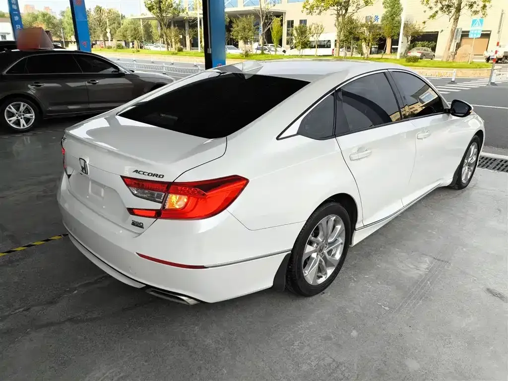 Honda Accord — фото 7