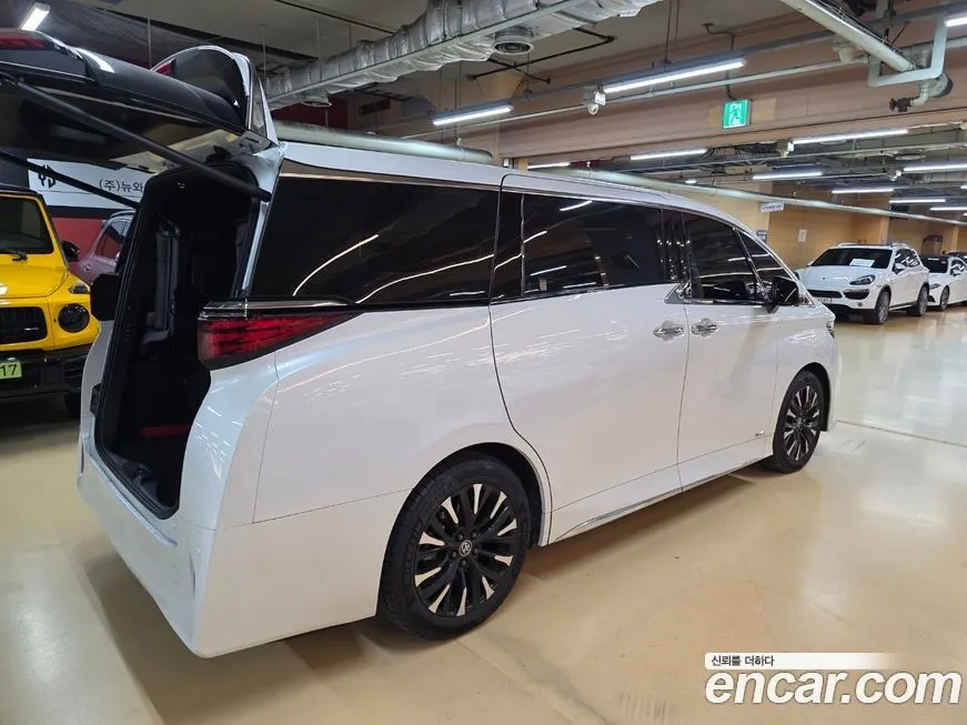 Toyota Alphard — фото 4