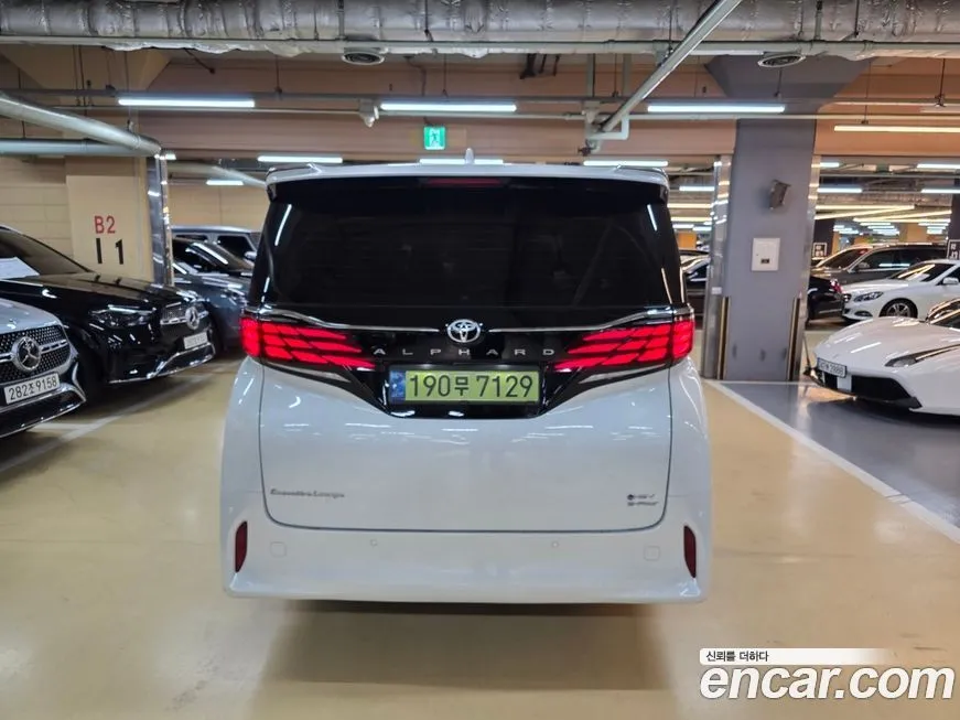 Toyota Alphard — фото 6