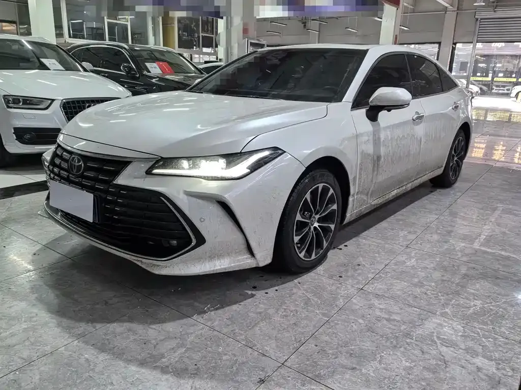 Toyota Avalon — фото 1