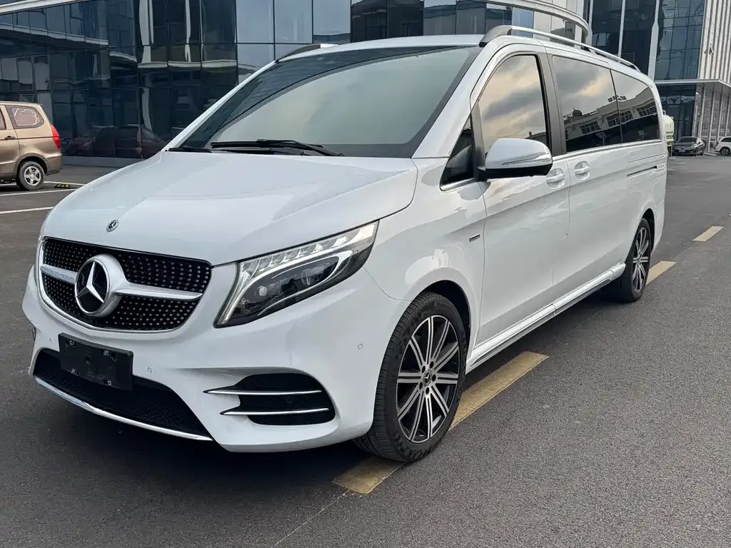 Mercedes-Benz V-Class — фото 1
