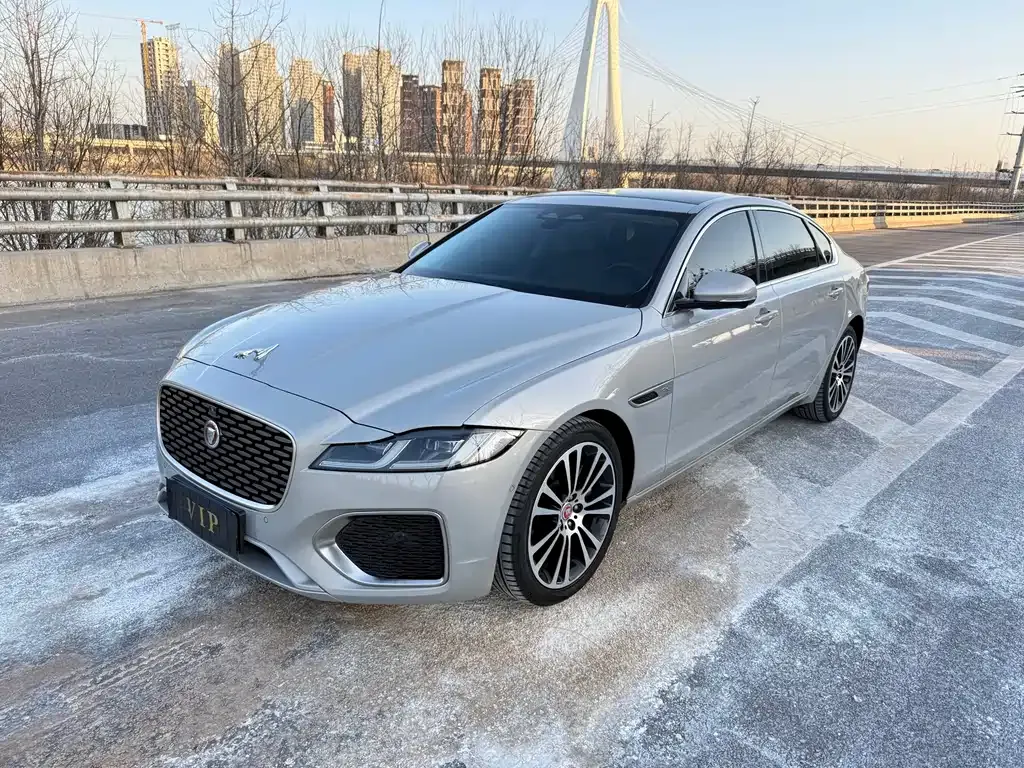 Jaguar XFL — фото 1