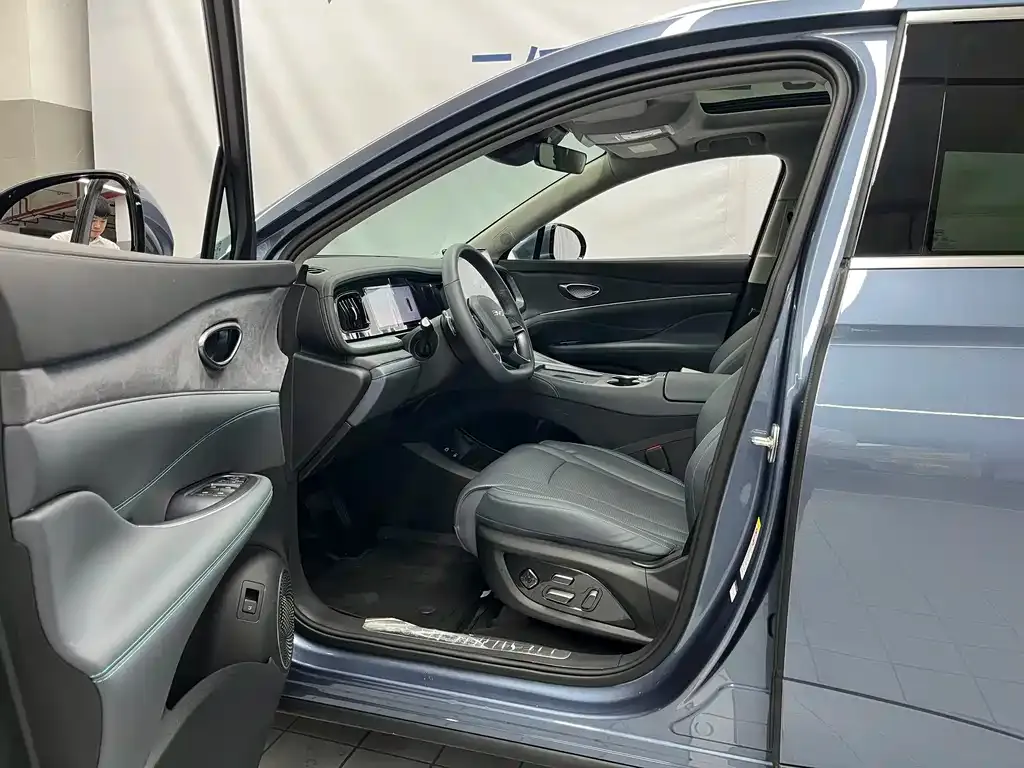BYD Hiace 07 DM-i — фото 10