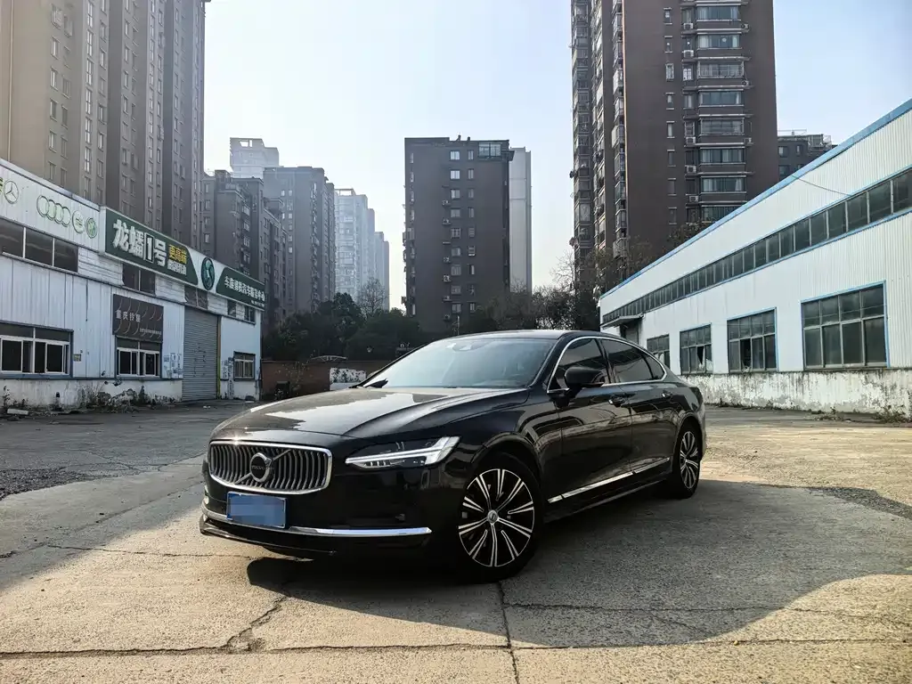 Volvo S90 — фото 1