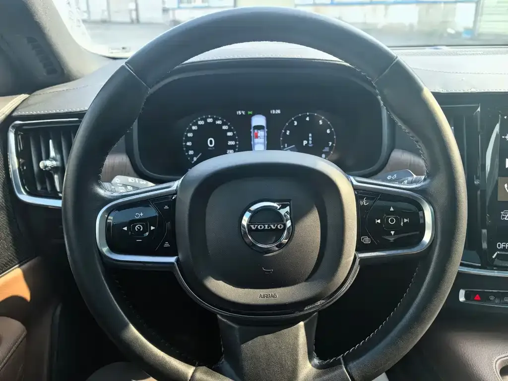 Volvo S90 — фото 8