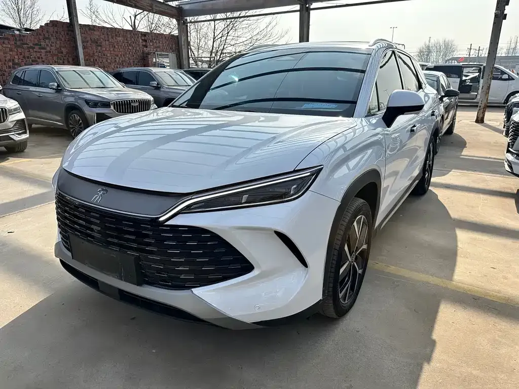 BYD L DM-i — фото 1