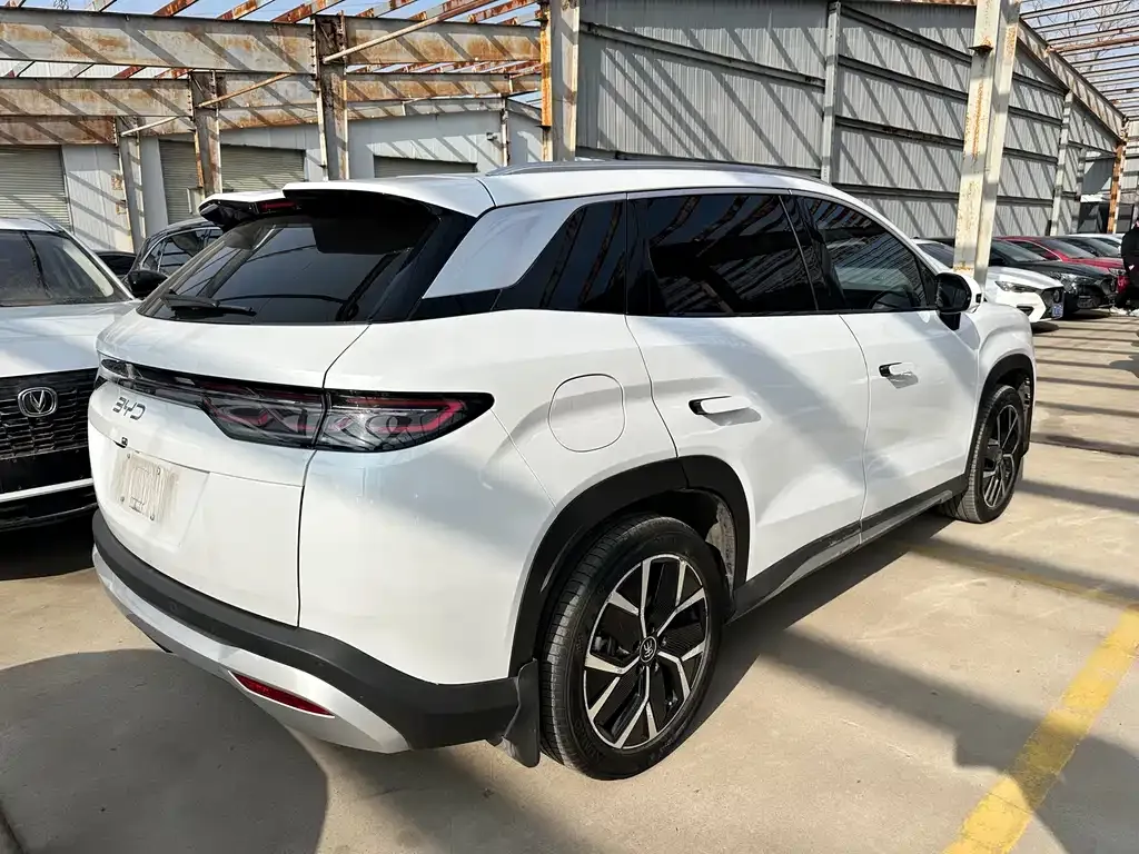 BYD L DM-i — фото 6