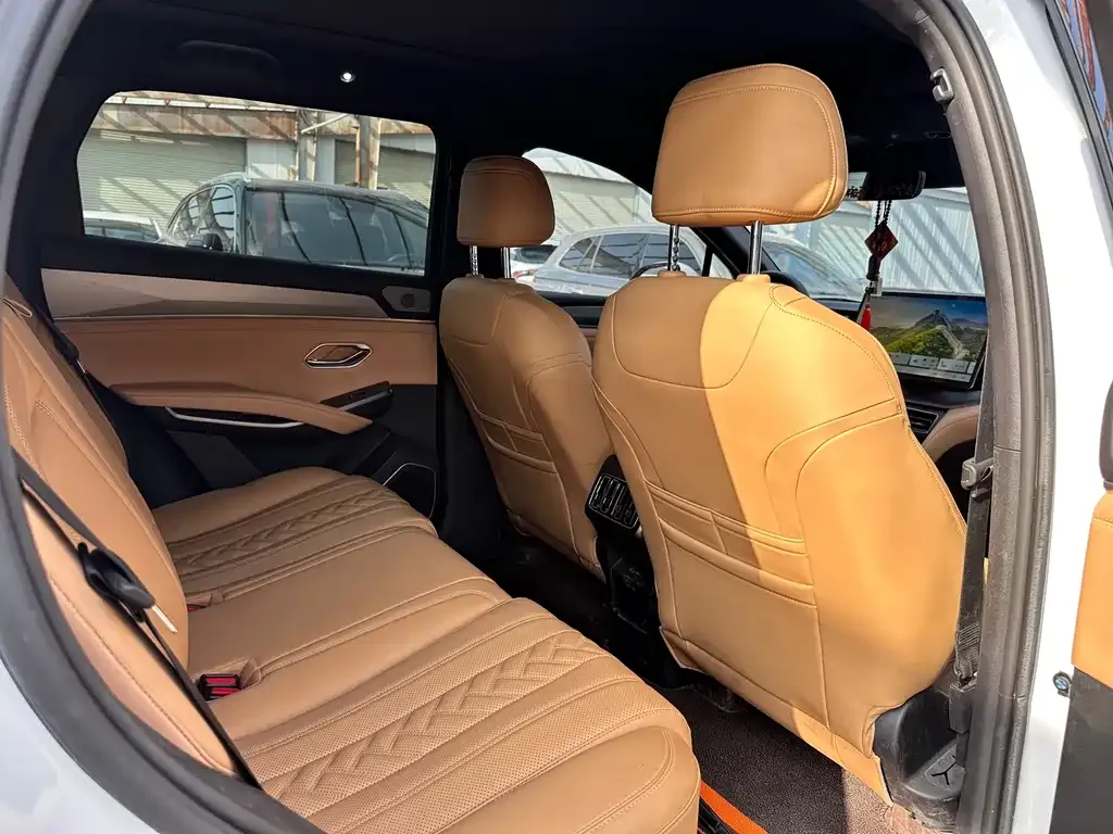BYD L DM-i — фото 2