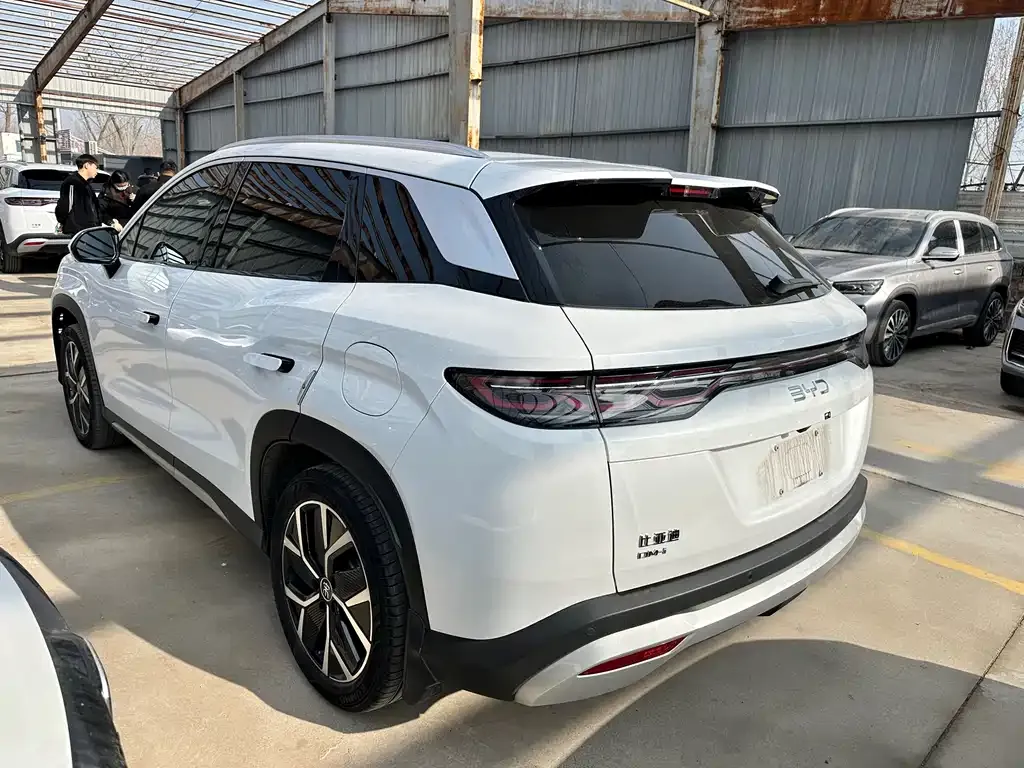 BYD L DM-i — фото 3