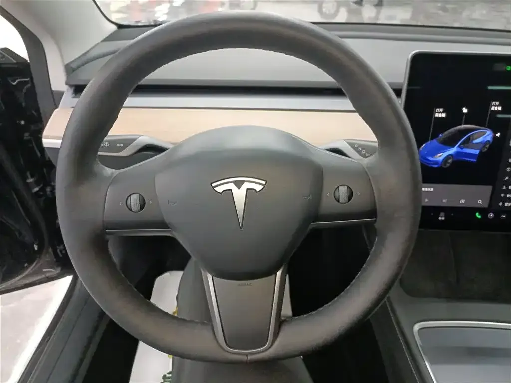 Tesla Model 3 — фото 3