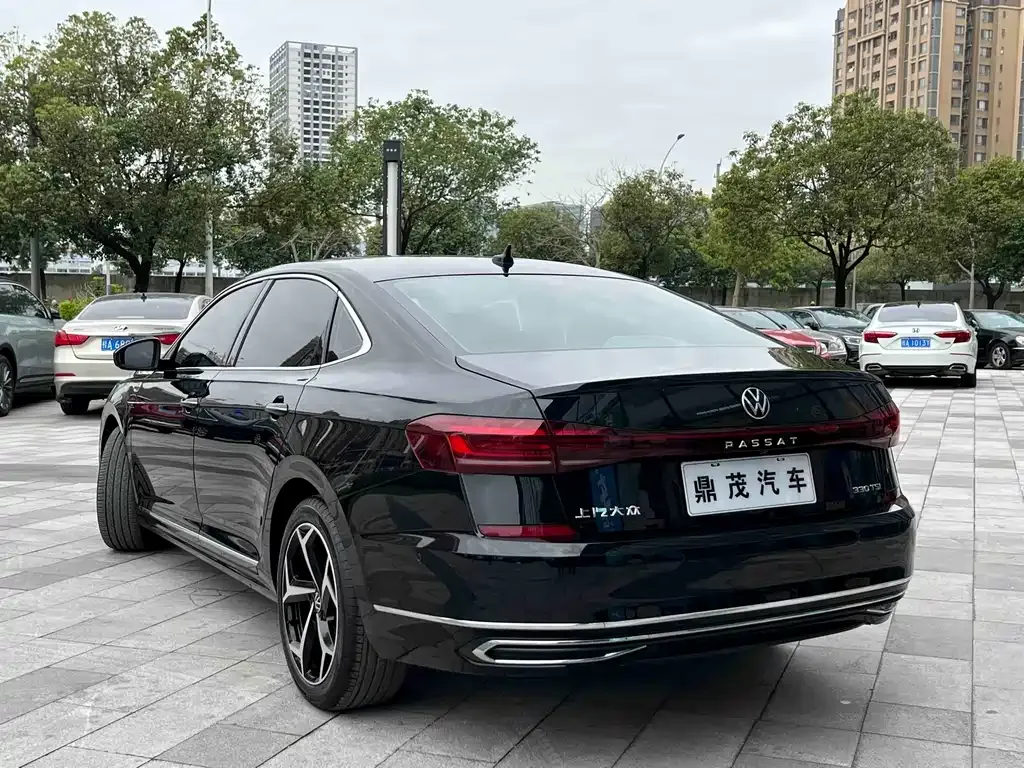 Volkswagen Passat — фото 7