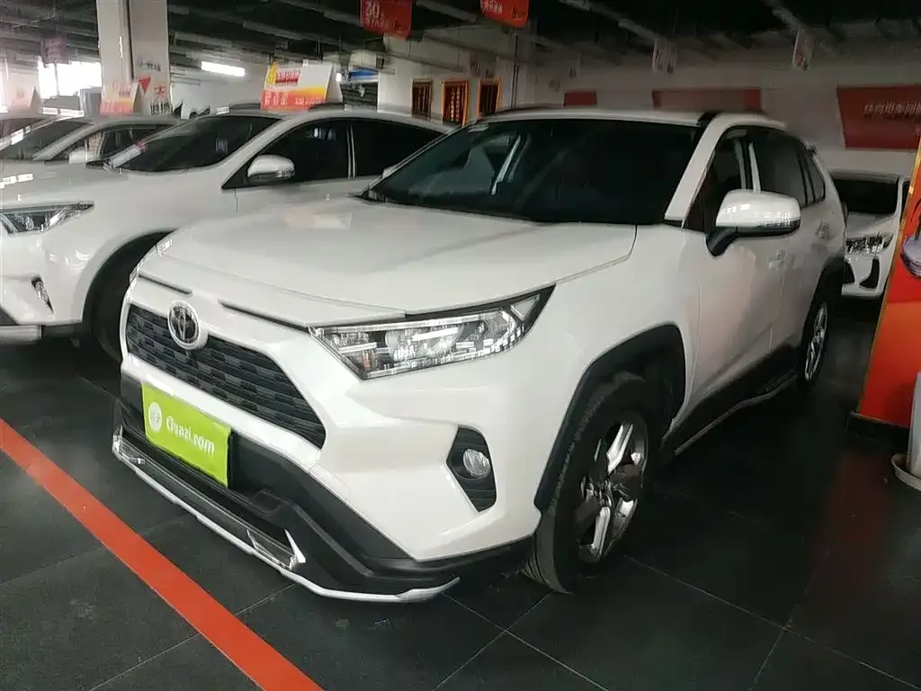 Toyota RAV4 — фото 1