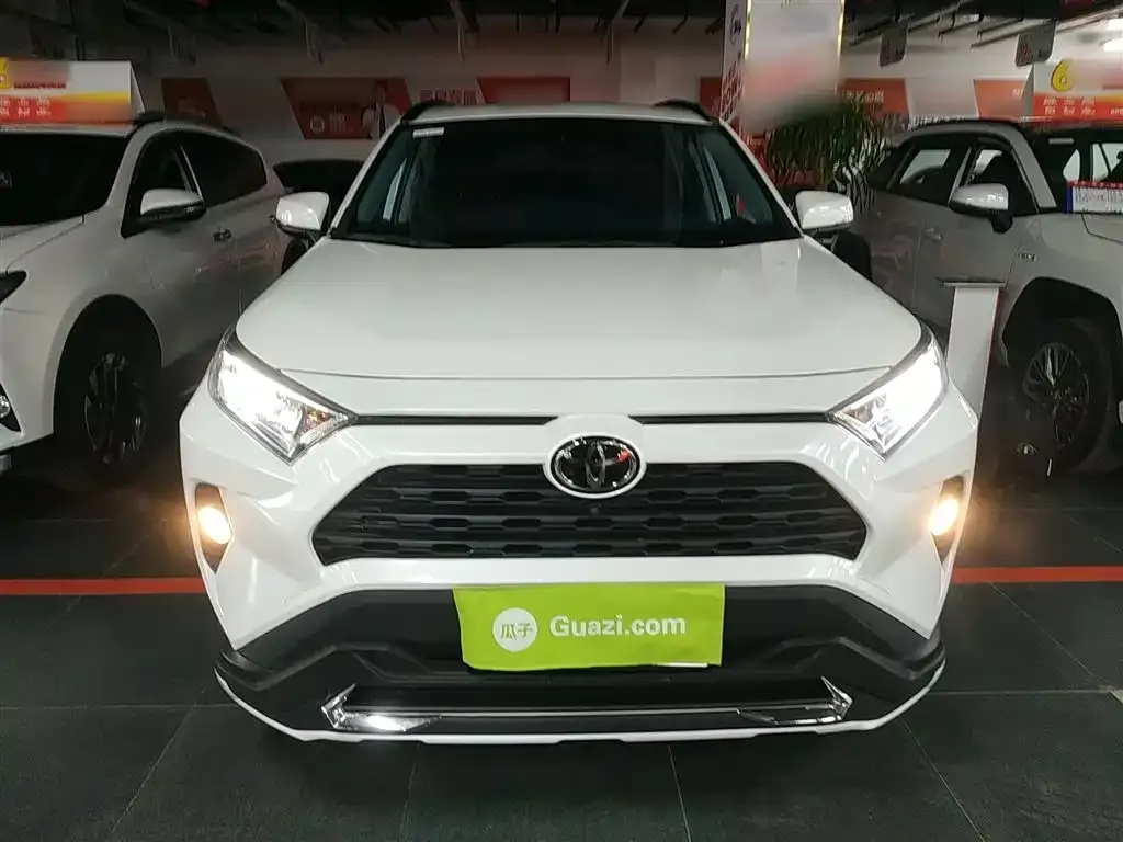 Toyota RAV4 — фото 3