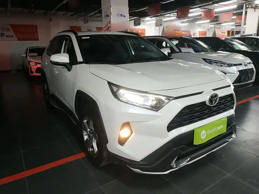 Toyota RAV4 — фото 9