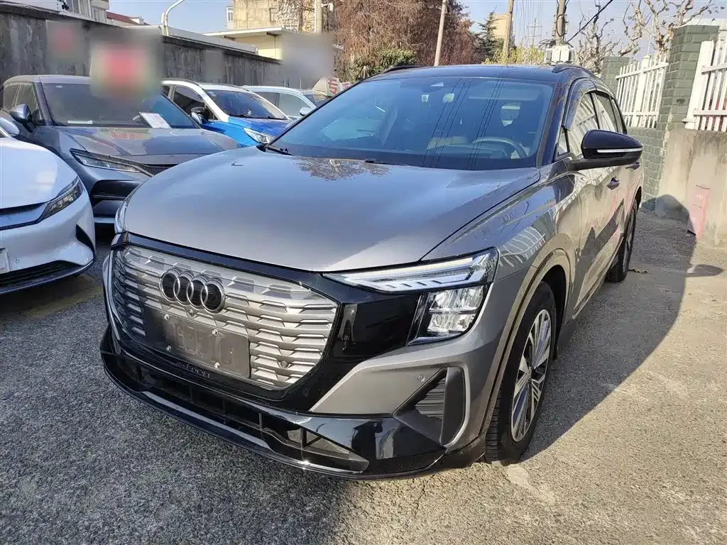 Audi Q5 e-tron — фото 1